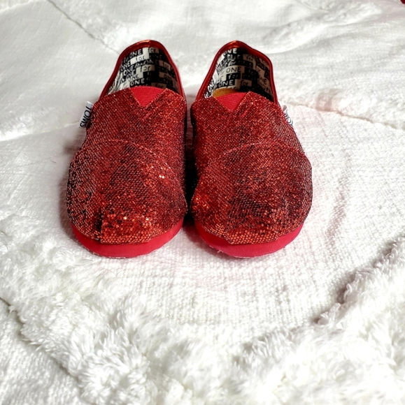NEW TOMS - Red Sparkly Slipons - Picture 2 of 6